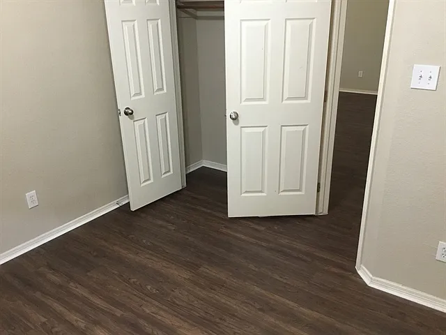 1016 Brazos Ct — Photo 9