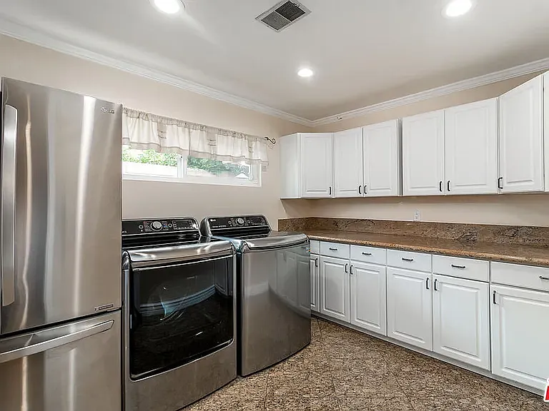 3 bed, 2468 sqft, $6,500 — Photo 3