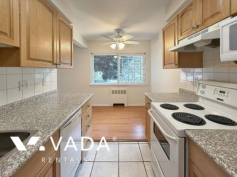 1208 Burnaby St #1 — Photo 9