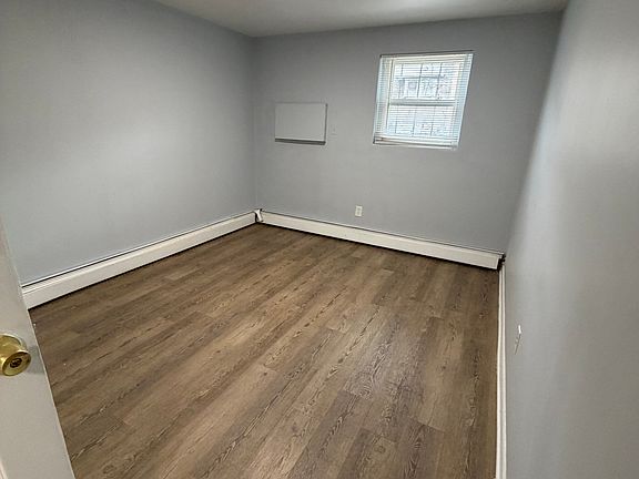 3rd image of 5237 Oxford Ave Floor 2