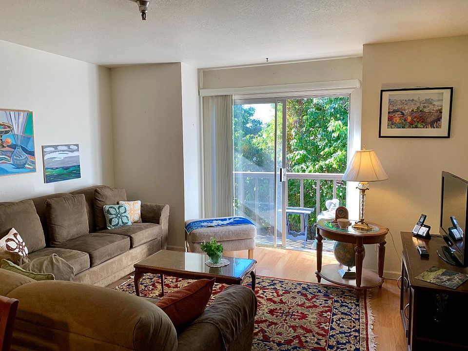 1st image of 208 Vista Prieta Ct