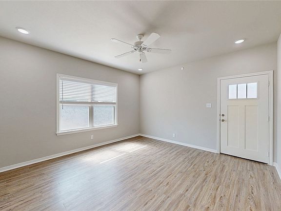 5th image of 1326 Prairie Dr #223