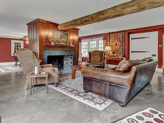 3rd image of 512 Swedesford Rd