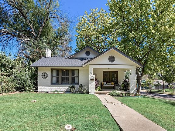 2nd image of 2803 Gladstone Dr