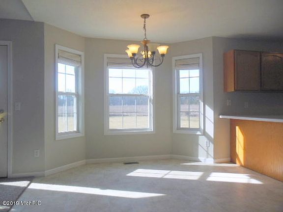 5th image of 32637 Zinfandel Ave