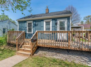 1622 W 37th St, Long Grove, IA