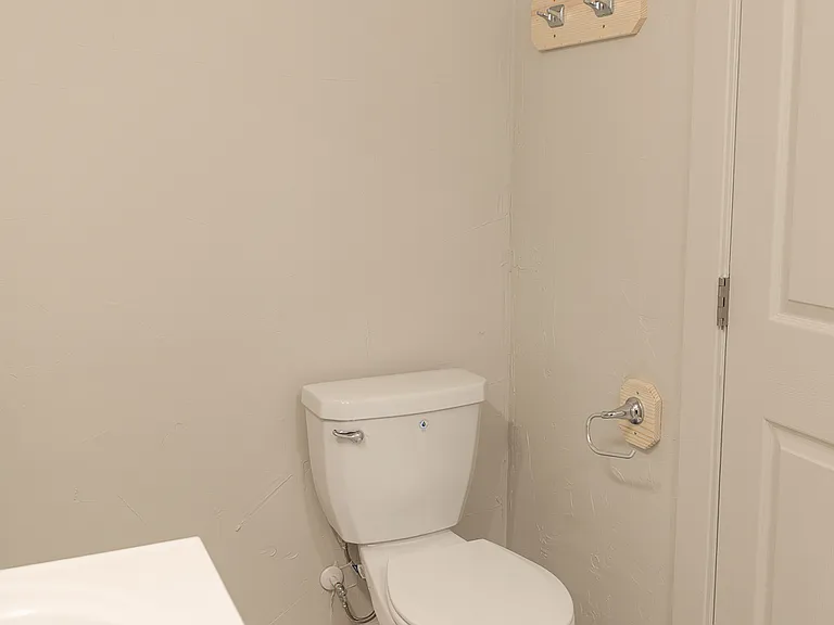 425 SE 2nd St #2 — Photo 11