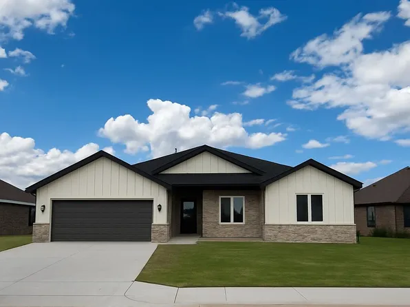 718 N 3rd St, Wolfforth, TX 79382