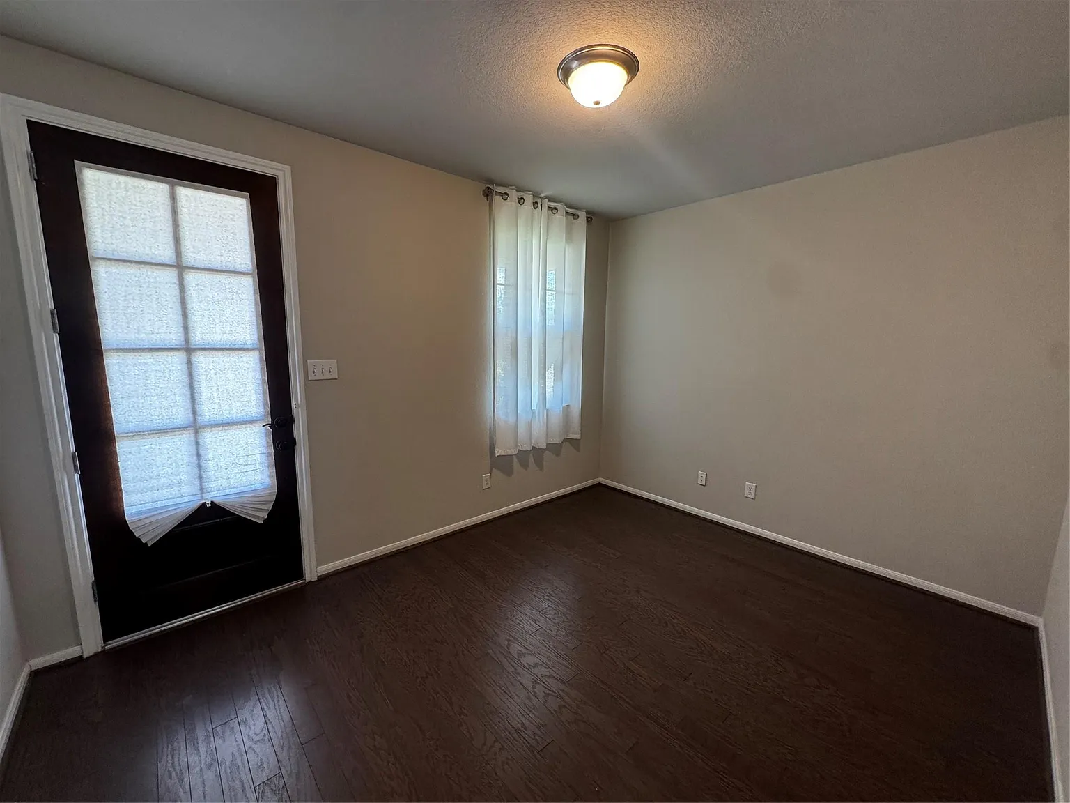 3 bed, 2.5 bath, $2,600 — Photo 2