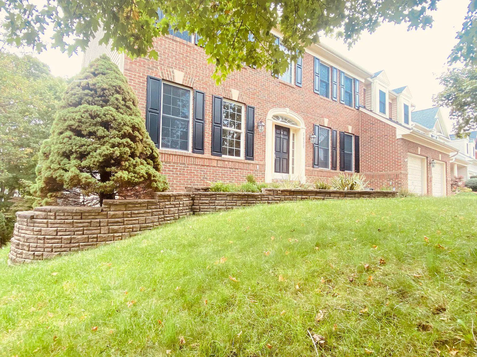 4 bed, 4.0 bath, 3602 sqft, $3,500 — Photo 2