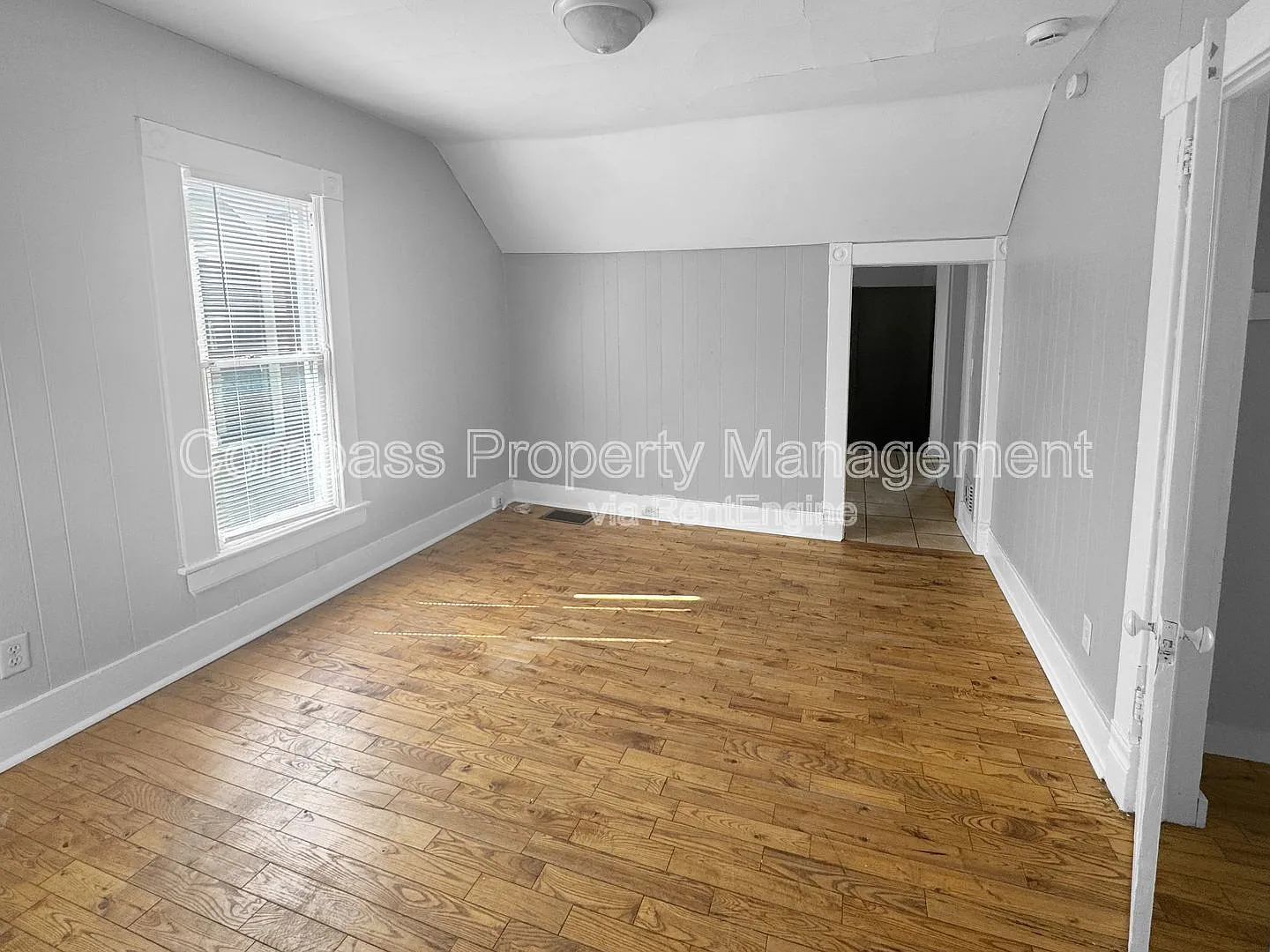 3 bed, 1.0 bath, 1000 sqft, $1,325 — Photo 3