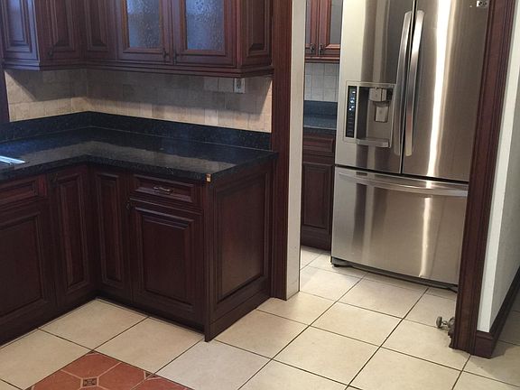 3rd image of 6342 N Oakley Ave
