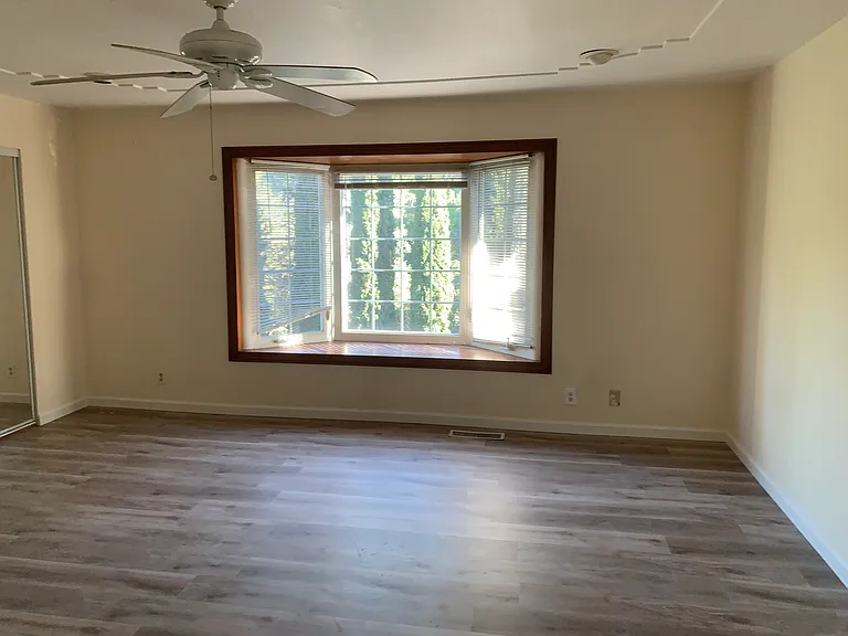 25181 Campus Dr — Photo 9