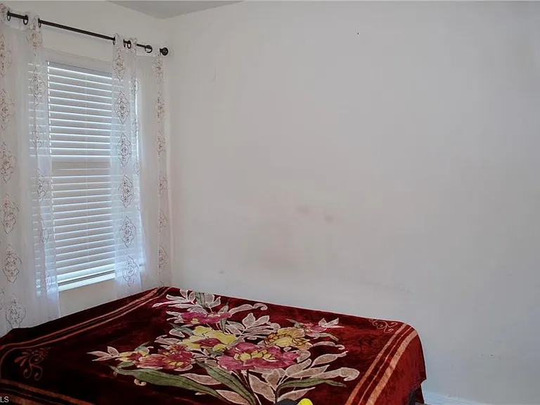 1217 Santa Barbara Blvd N — Photo 10