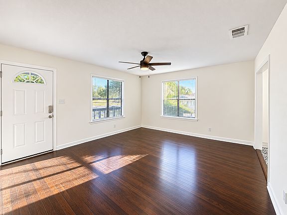 5th image of 206 E 12th St