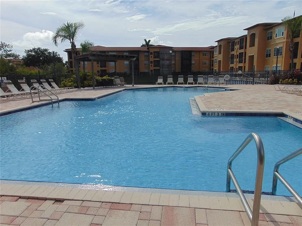 1 bed, 1.0 bath, 656 sqft, $1,400 — Photo 2