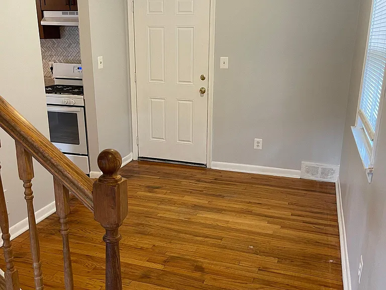 6911 Town Ln — Photo 4