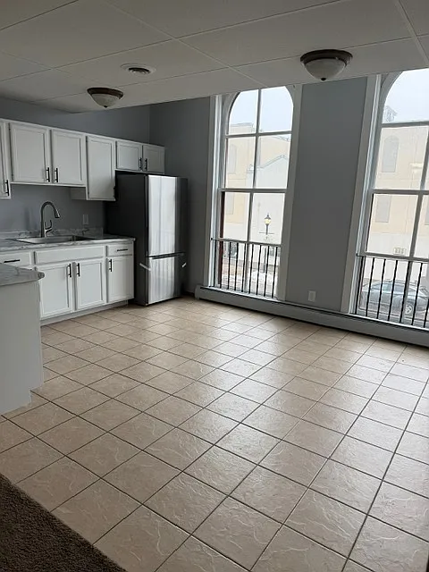 Building Photo - 205 Plum St #2