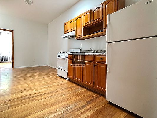 4th image of 325 22nd St #2