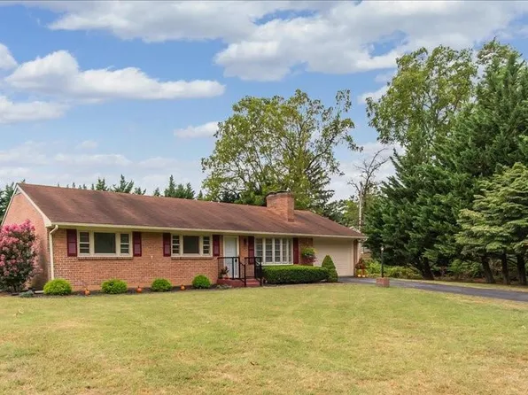 19103 Beacon Ln, Hagerstown, MD 21742