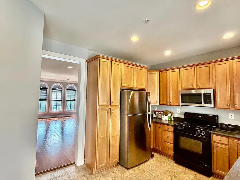 11034 Amherst Ave — Photo 15