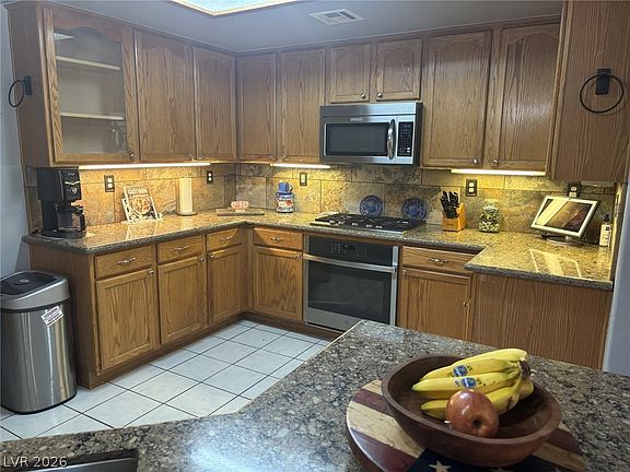 3rd image of 451 Steven Ave