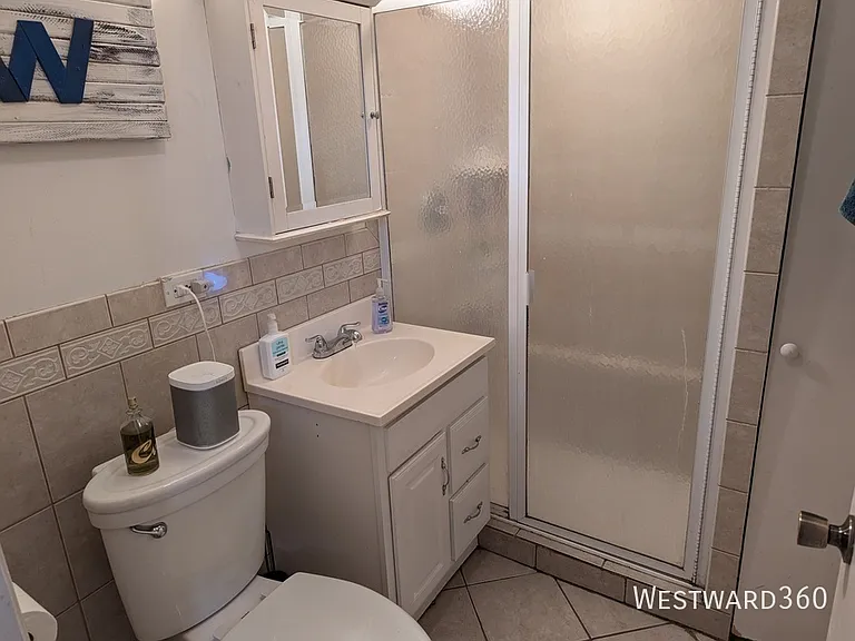 1528 W Wellington Ave #G — Photo 3