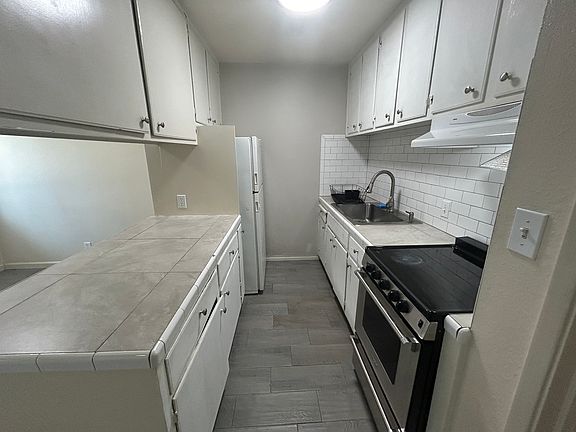 3rd image of 1162 W 7th St