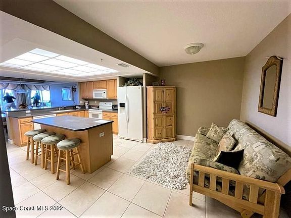3rd image of 8470 Ridgewood Ave Unit 503