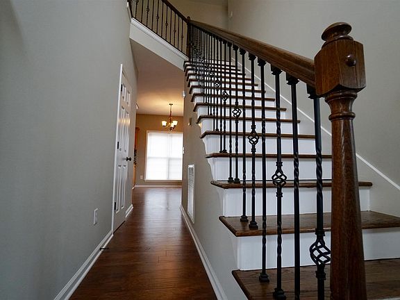 4th image of 614 Glenties Dr