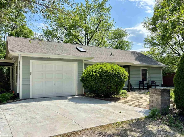 916 S Main Pl, Fairfield, IA 52556