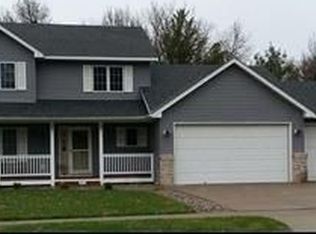 2095 Holloway Ave E, North Saint Paul, MN 55109
