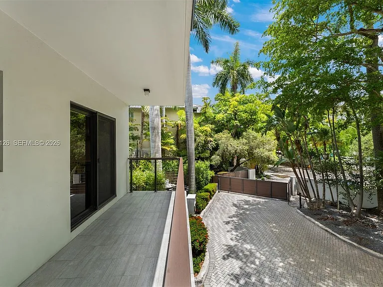 3560 W Fairview St — Photo 38