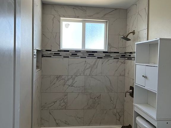 3rd image of 6667 N Hammond Ave