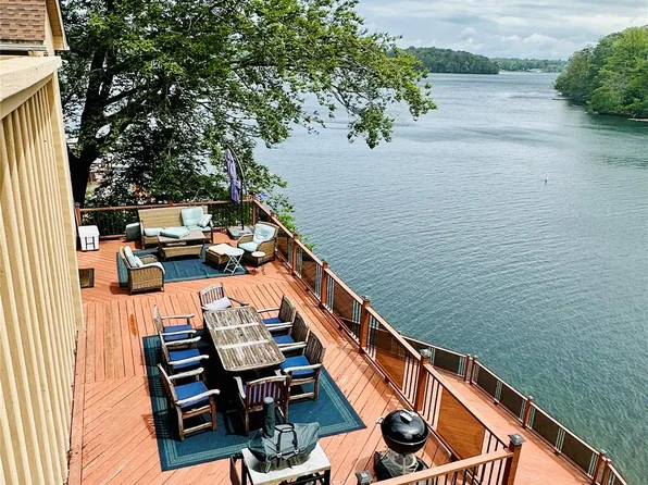 134 W Lake Boulevard, Mahopac, NY 10541