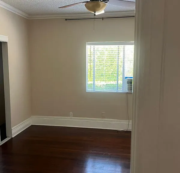 428 Cypress Ave — Photo 2