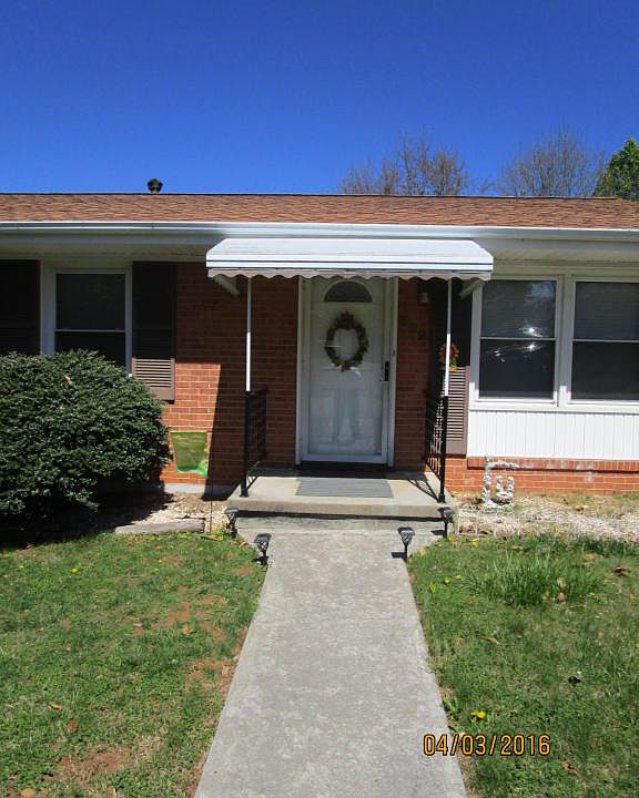 1st image of 902 Emerald Dr