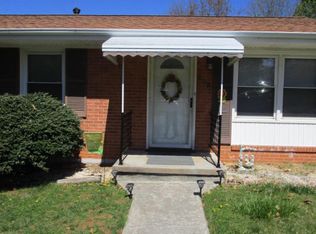 902 Emerald Dr, Vinton, VA 24179