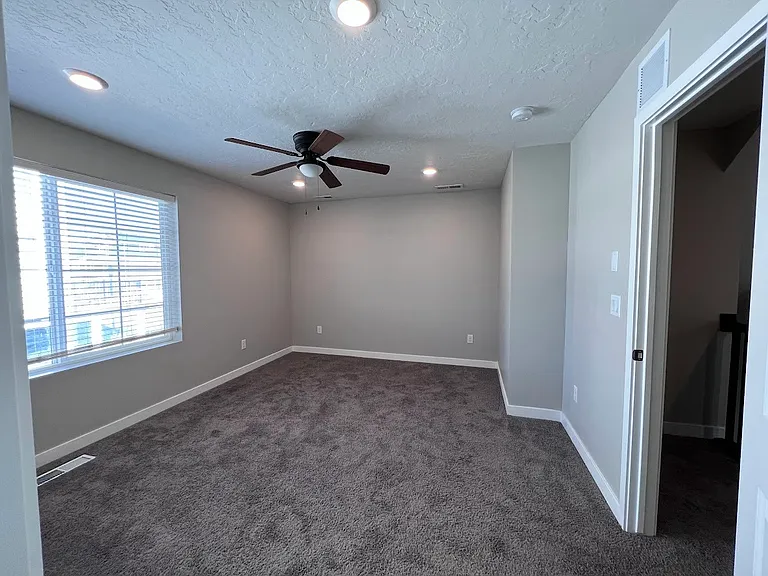 137 E Brushy Canyon St #1 — Photo 8