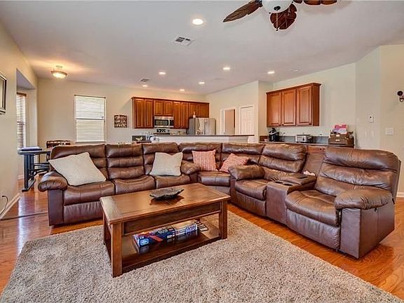 5th image of 215 Brookgreen Way