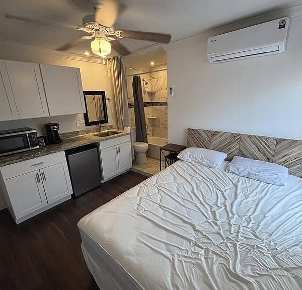 1624 Coral Way #C — Photo 3