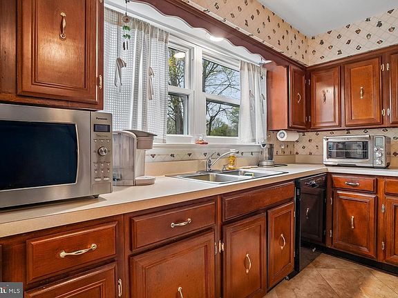4th image of 8606 Bluffwood Ln