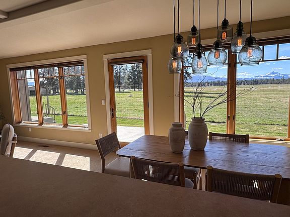 4th image of 353 S Pine Meadow St #8