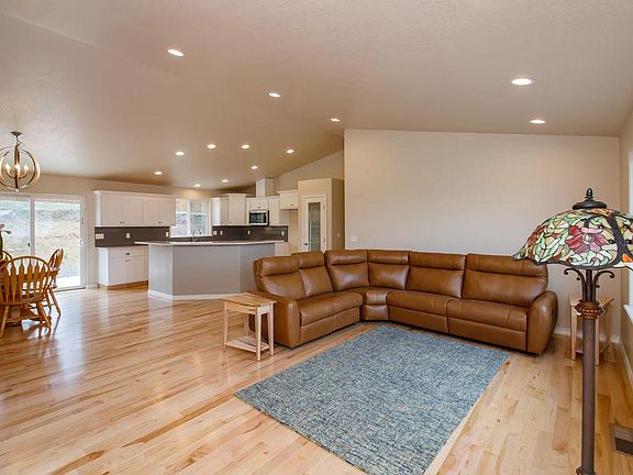 4th image of 1165 Highlands Dr