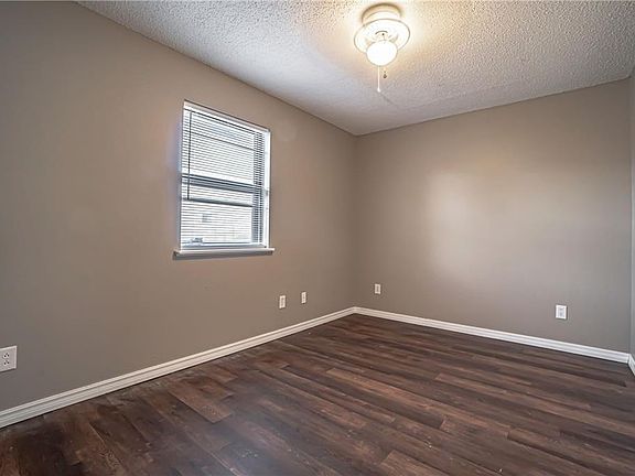 2nd image of 285 W Willow Ave