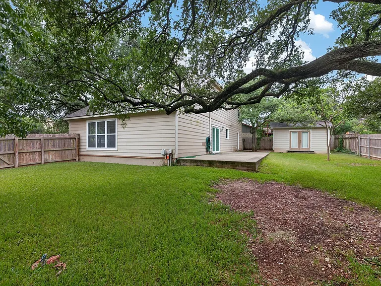 1202 Knollpark Cir — Photo 33