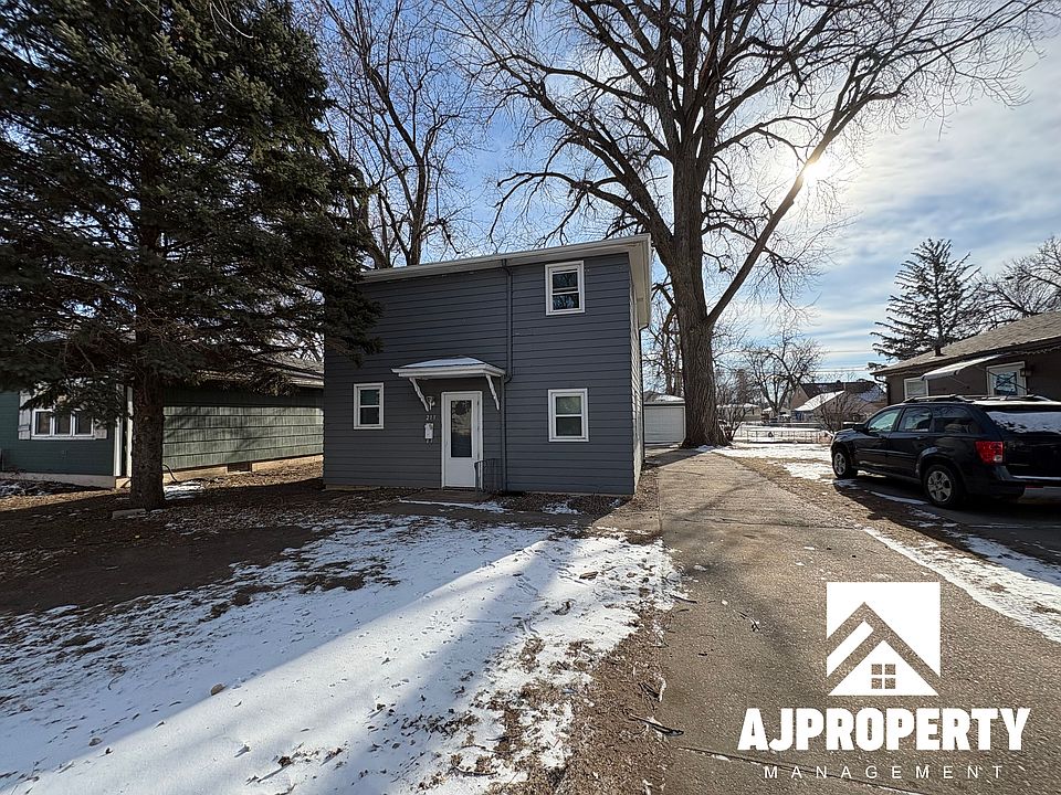 1st image of 213 W 39th St