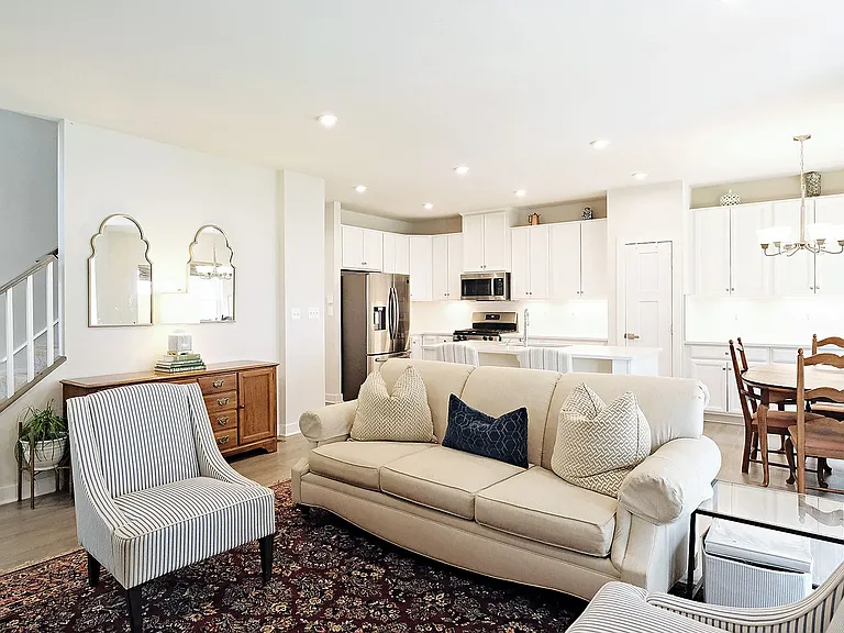 4304 Sunset Dr — Photo 4