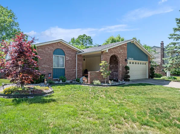19630 Dawnshire Dr, Brownstown, MI 48193