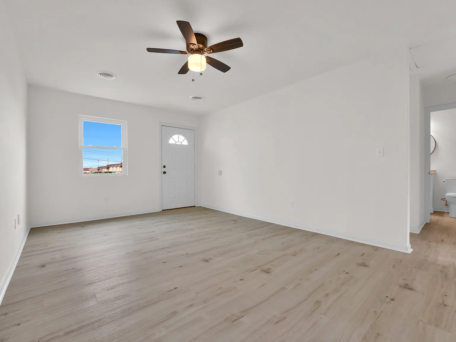 2 bed, 768 sqft, $1,350 — Photo 2